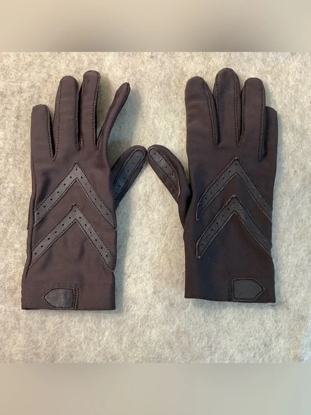 3 pair Vintage Isotoner women’s sized SMALL driving gloves